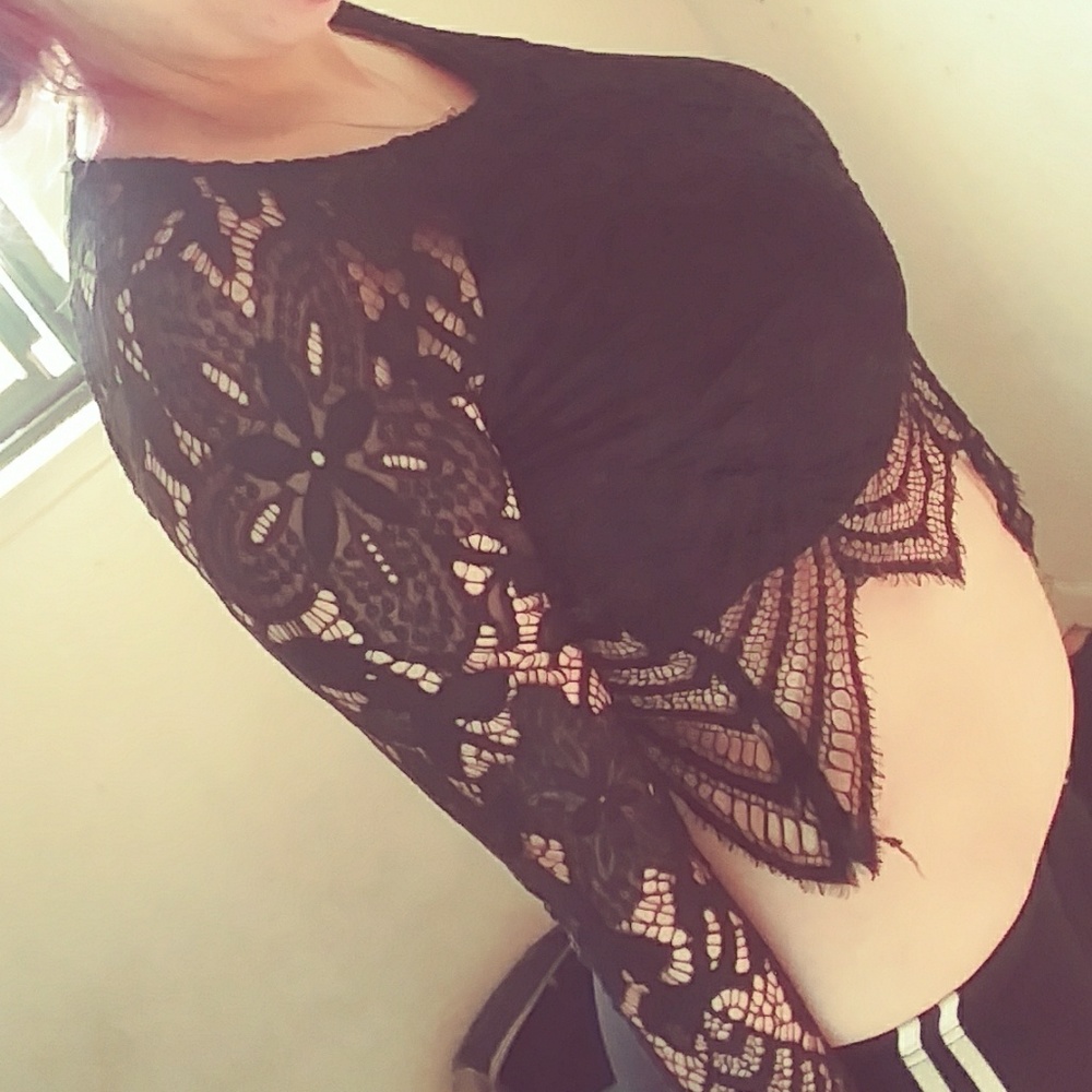 🆕 NWT Lace Crop Festival Top